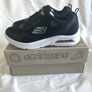 Kids Sketchers Hook & Loop sneaker • Black• Size 1 (USA)